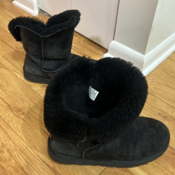 super comfortable good condition clean inside UGG bootie smoke & pet free home - Picture 4 of 6